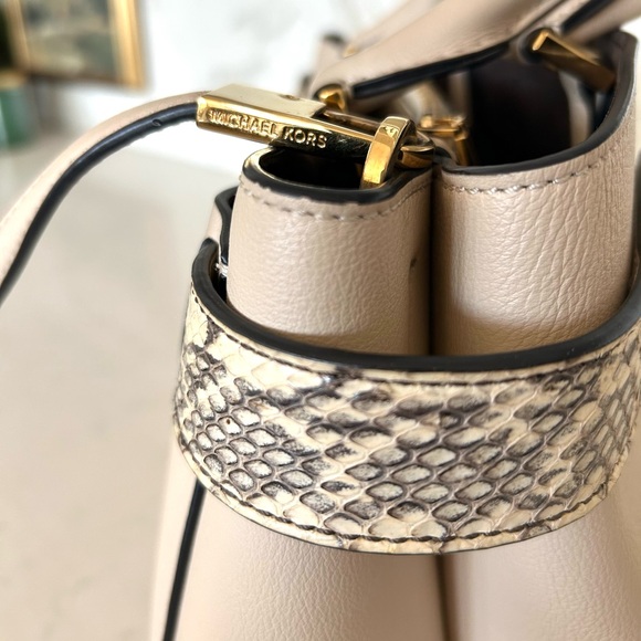 MICHAEL KORS COLLECTION Bette Satchel w/Crossbody Strap Python Embossing - Picture 7 of 16